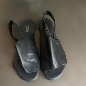 Sz 7 black open toe flats